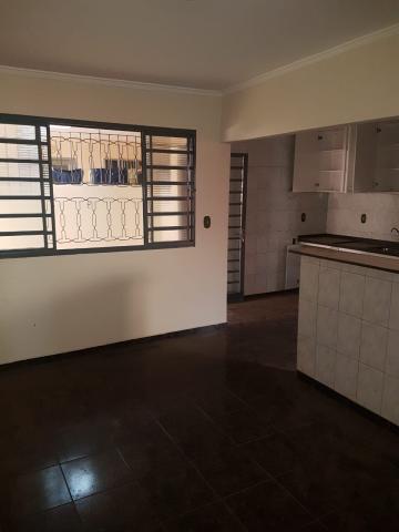 Alugar Casa / Padrão em Ribeirão Preto R$ 1.300,00 - Foto 4