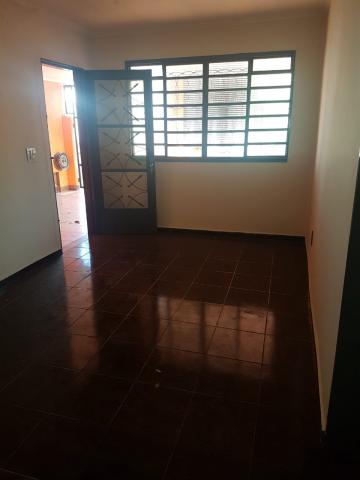 Alugar Casa / Padrão em Ribeirão Preto R$ 1.300,00 - Foto 2