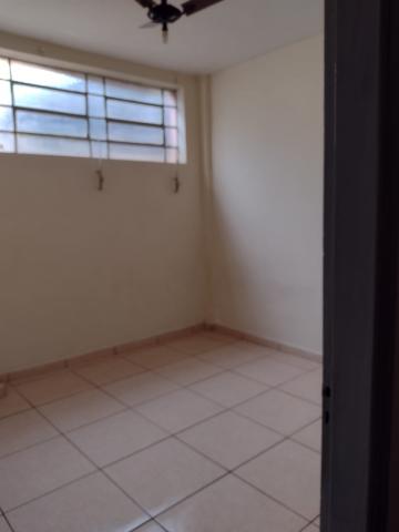 Alugar Apartamento / Padrão em Ribeirão Preto R$ 1.400,00 - Foto 2