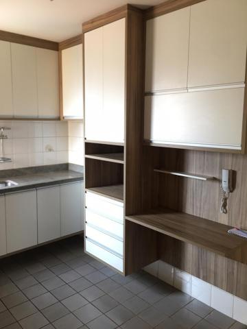 Alugar Apartamentos / Padrão em Ribeirão Preto R$ 1.800,00 - Foto 5