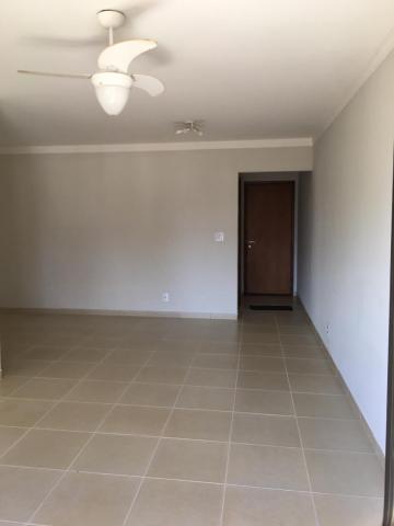 Alugar Apartamento / Padrão em Ribeirão Preto R$ 1.800,00 - Foto 1