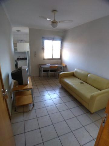 Apartamento / Kitnet em Ribeirão Preto Alugar por R$1.600,00