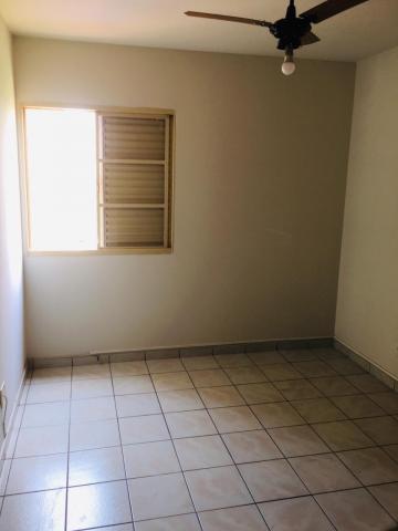 Alugar Apartamento / Padrão em Ribeirão Preto R$ 800,00 - Foto 4