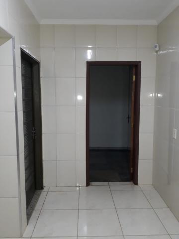 Alugar Casa / Padrão em Ribeirão Preto R$ 1.300,00 - Foto 13