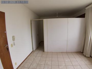 Alugar Apartamento / Padrão em Ribeirão Preto R$ 700,00 - Foto 2