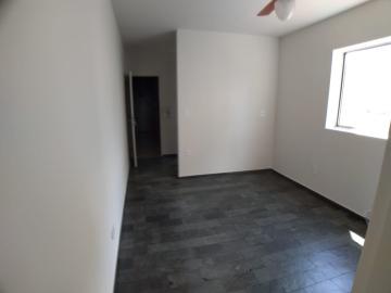 Alugar Apartamento / Padrão em Ribeirão Preto R$ 800,00 - Foto 2