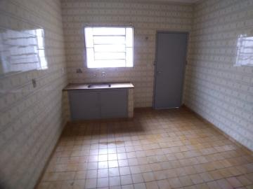 Alugar Casa / Padrão em Ribeirão Preto R$ 950,00 - Foto 9