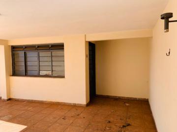 Casa / Padrão em Ribeirão Preto Alugar por R$2.000,00