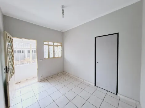 Alugar Casa / Padrão em Ribeirão Preto R$ 900,00 - Foto 2