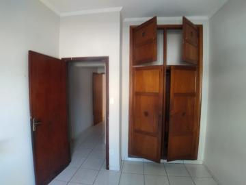 Alugar Casas / Padrão em Ribeirão Preto R$ 1.200,00 - Foto 4