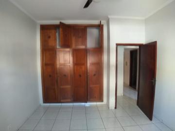 Alugar Casa / Padrão em Ribeirão Preto R$ 1.200,00 - Foto 7