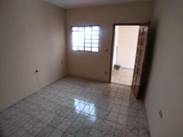 Alugar Casa / Padrão em Ribeirão Preto R$ 900,00 - Foto 2