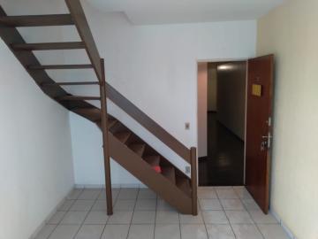 Alugar Apartamentos / Padrão em Ribeirão Preto R$ 1.000,00 - Foto 2