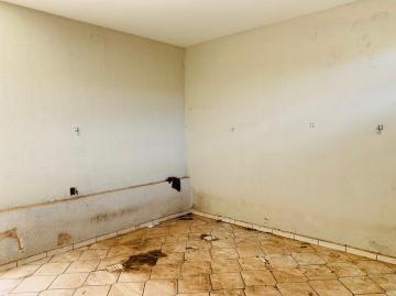 Alugar Casa / Padrão em Ribeirão Preto R$ 950,00 - Foto 2