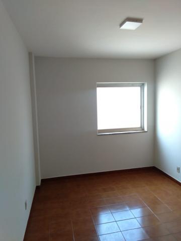 Alugar Apartamento / Padrão em Ribeirão Preto R$ 1.100,00 - Foto 3