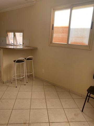 Alugar Apartamento / Padrão em Ribeirão Preto R$ 950,00 - Foto 2