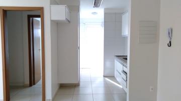 Alugar Apartamento / Padrão em Ribeirão Preto R$ 1.100,00 - Foto 2