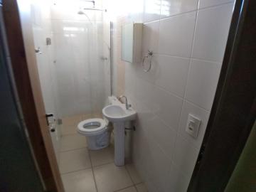 Alugar Apartamento / Padrão em Ribeirão Preto R$ 700,00 - Foto 2