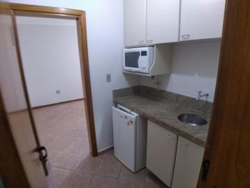 Apartamento / Kitnet em Ribeirão Preto Alugar por R$750,00