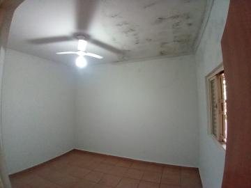 Alugar Casas / Padrão em Ribeirão Preto R$ 800,00 - Foto 13