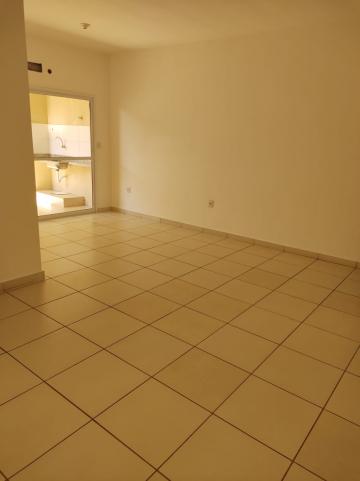 Apartamento / Padrão em Ribeirão Preto Alugar por R$1.300,00