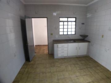 Alugar Casa / Padrão em Ribeirão Preto R$ 1.100,00 - Foto 4