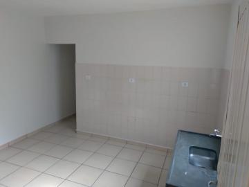 Alugar Casa / Padrão em Ribeirão Preto R$ 1.100,00 - Foto 4