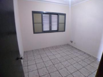 Alugar Casa / Padrão em Ribeirão Preto R$ 1.300,00 - Foto 5