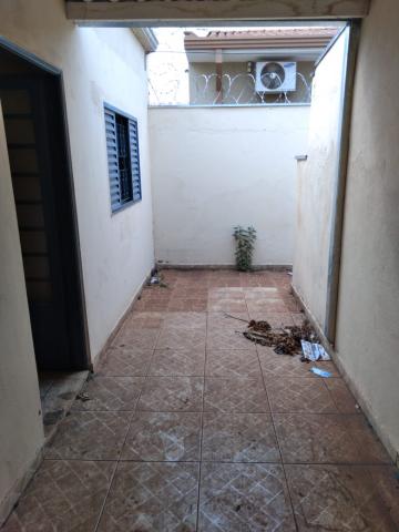 Alugar Casa / Padrão em Ribeirão Preto R$ 680,00 - Foto 5