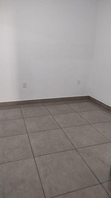 Alugar Casa / Padrão em Ribeirão Preto R$ 850,00 - Foto 2