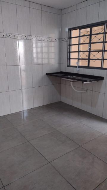 Alugar Casa / Padrão em Ribeirão Preto R$ 850,00 - Foto 6