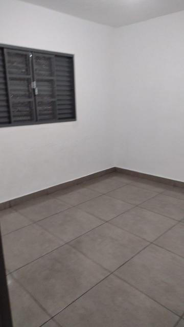 Alugar Casa / Padrão em Ribeirão Preto R$ 850,00 - Foto 3