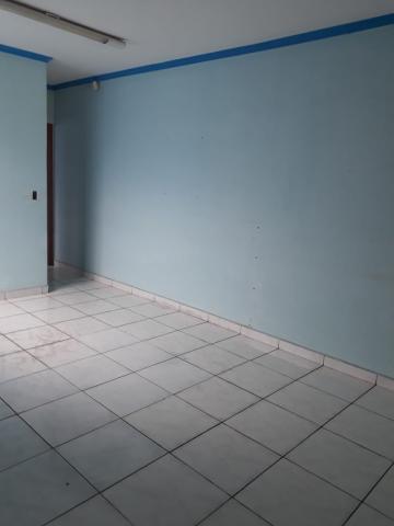 Alugar Casa / Padrão em Ribeirão Preto R$ 950,00 - Foto 6