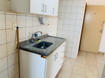 Alugar Apartamento / Padrão em Ribeirão Preto R$ 1.000,00 - Foto 4