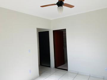 Apartamento / Padrão em Ribeirão Preto Alugar por R$820,00