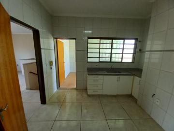 Alugar Casa / Padrão em Ribeirão Preto R$ 1.700,00 - Foto 5