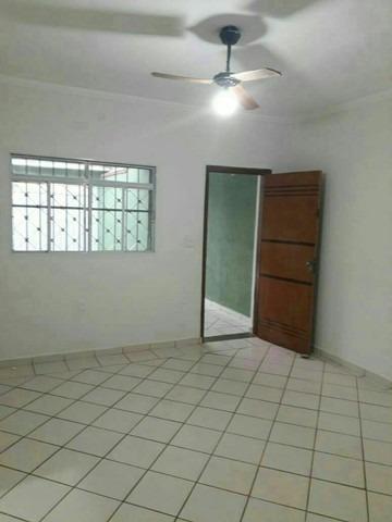 Alugar Casa / Padrão em Ribeirão Preto R$ 1.300,00 - Foto 1