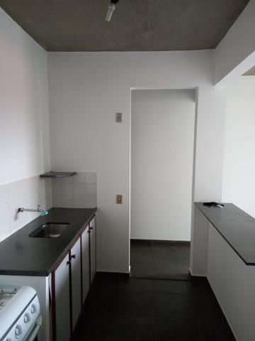 Alugar Apartamento / Padrão em Ribeirão Preto R$ 900,00 - Foto 3