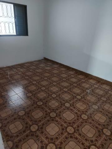 Alugar Casas / Padrão em Ribeirão Preto R$ 950,00 - Foto 3