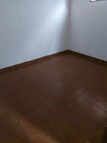 Alugar Casas / Padrão em Ribeirão Preto R$ 950,00 - Foto 5
