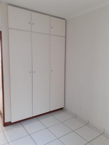 Alugar Apartamento / Padrão em Ribeirão Preto R$ 850,00 - Foto 3