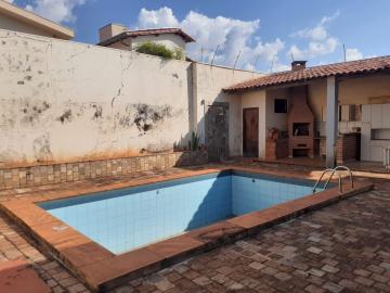 Casa / Padrão em Ribeirão Preto Alugar por R$4.000,00