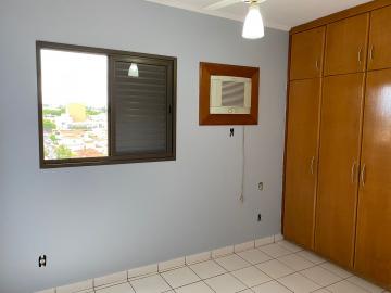 Alugar Apartamento / Padrão em Ribeirão Preto R$ 900,00 - Foto 4