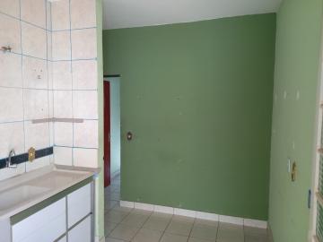 Alugar Casa / Padrão em Ribeirão Preto R$ 800,00 - Foto 2