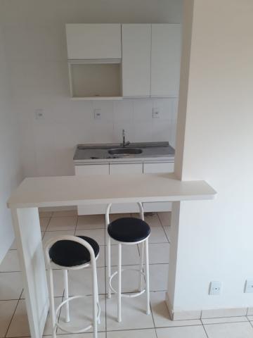 Alugar Apartamento / Padrão em Ribeirão Preto R$ 1.100,00 - Foto 2