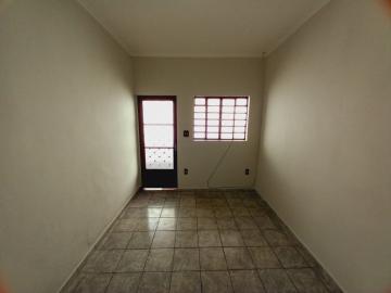 Alugar Casa / Padrão em Ribeirão Preto R$ 700,00 - Foto 2