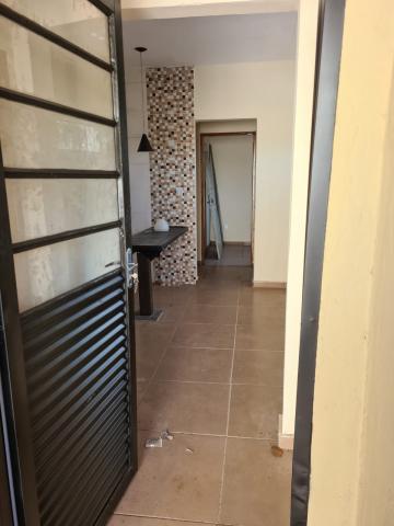 Alugar Casa / Padrão em Jardinópolis R$ 1.500,00 - Foto 2