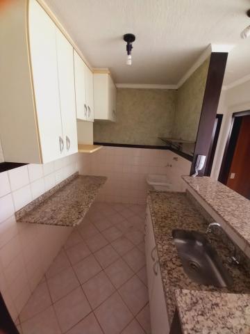 Alugar Apartamentos / Padrão em Ribeirão Preto R$ 900,00 - Foto 3