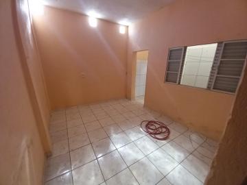 Alugar Casa / Padrão em Ribeirão Preto R$ 700,00 - Foto 1