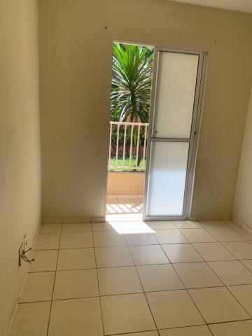 Alugar Apartamento / Padrão em Ribeirão Preto R$ 600,00 - Foto 2